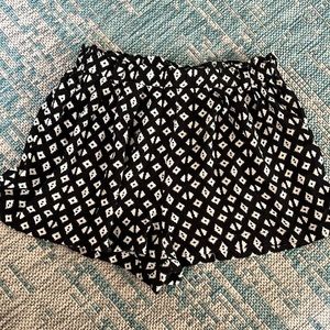 Forever 21 Dress Shorts Made out of 100% Rayon Size Medium